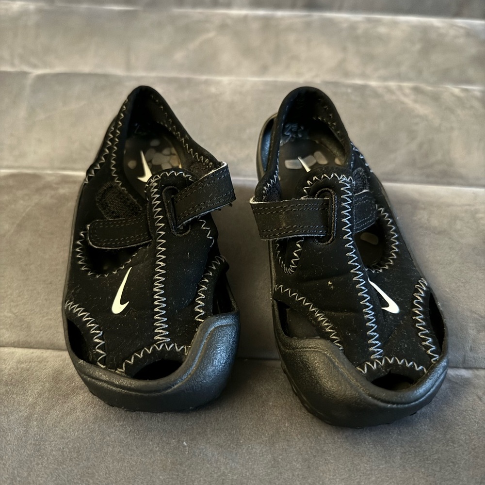NIKE WATER SHOES